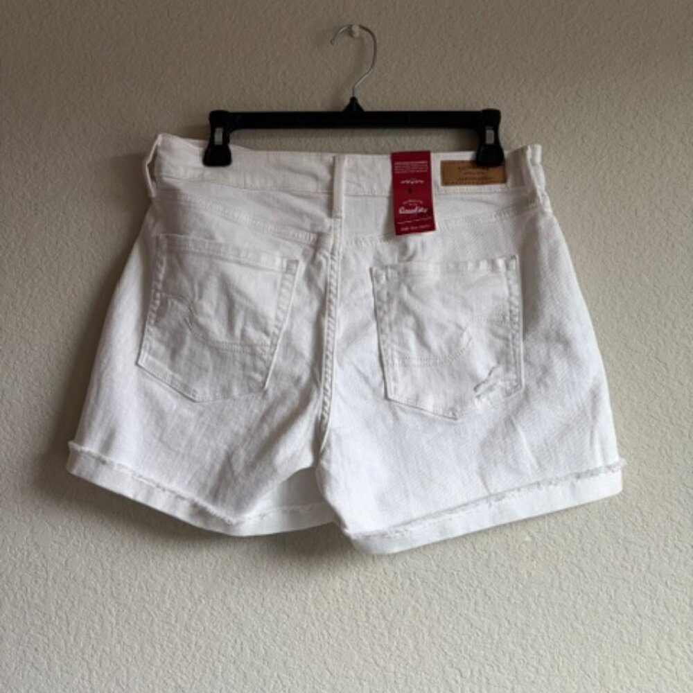 NWT Signature Levis High Rise White Denim Shorts Distressed Frayed Hem Size 8 - Picture 2 of 12